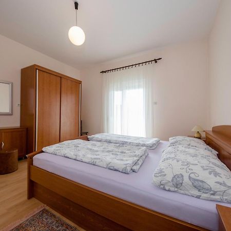 Apartments By The Sea Supetarska Draga - Donja, Rab - 11769 الغرفة الصورة