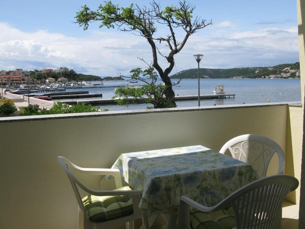 Apartments By The Sea Supetarska Draga - Donja, Rab - 11769 المظهر الخارجي الصورة