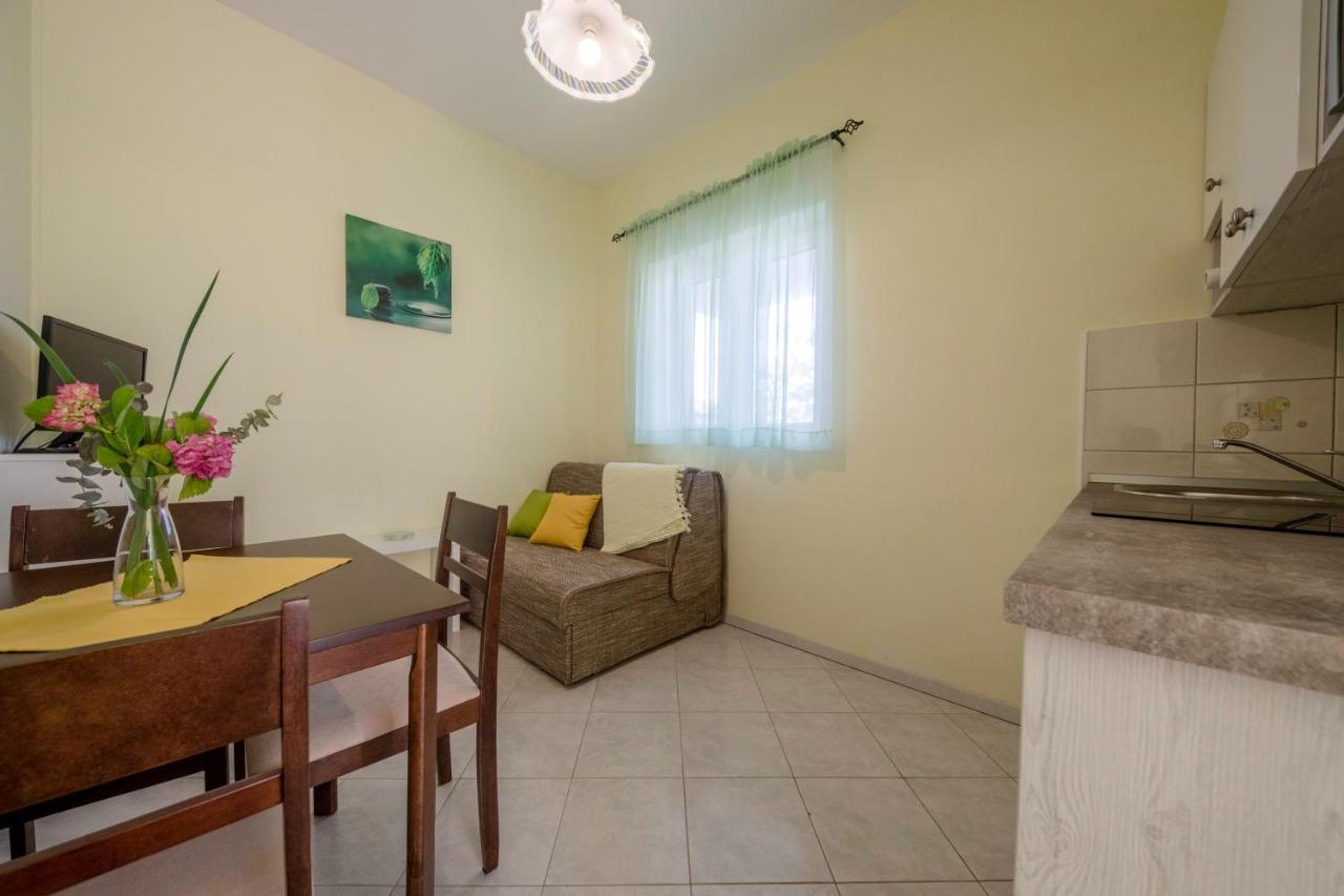 Apartments By The Sea Supetarska Draga - Donja, Rab - 11769 المظهر الخارجي الصورة