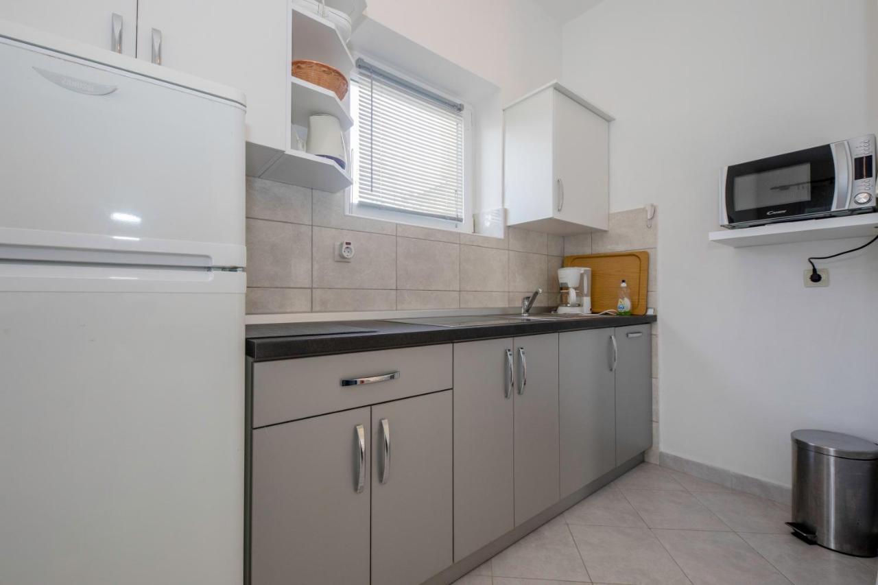 Apartments By The Sea Supetarska Draga - Donja, Rab - 11769 المظهر الخارجي الصورة