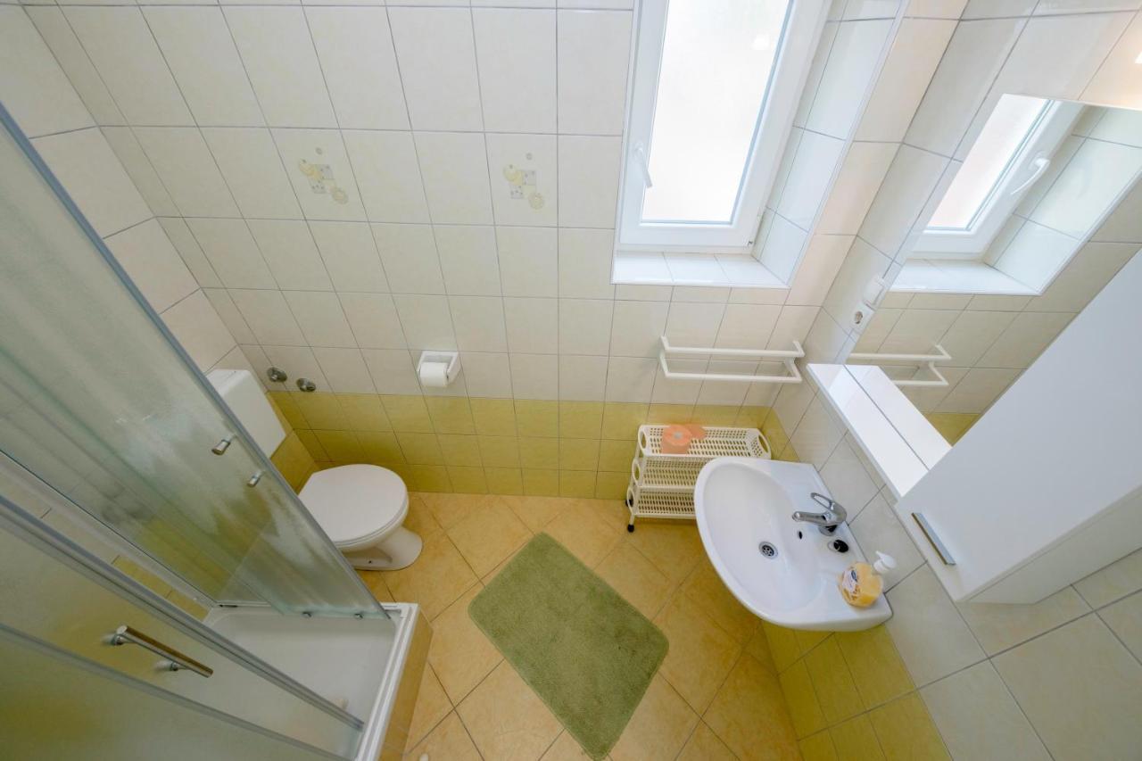 Apartments By The Sea Supetarska Draga - Donja, Rab - 11769 المظهر الخارجي الصورة