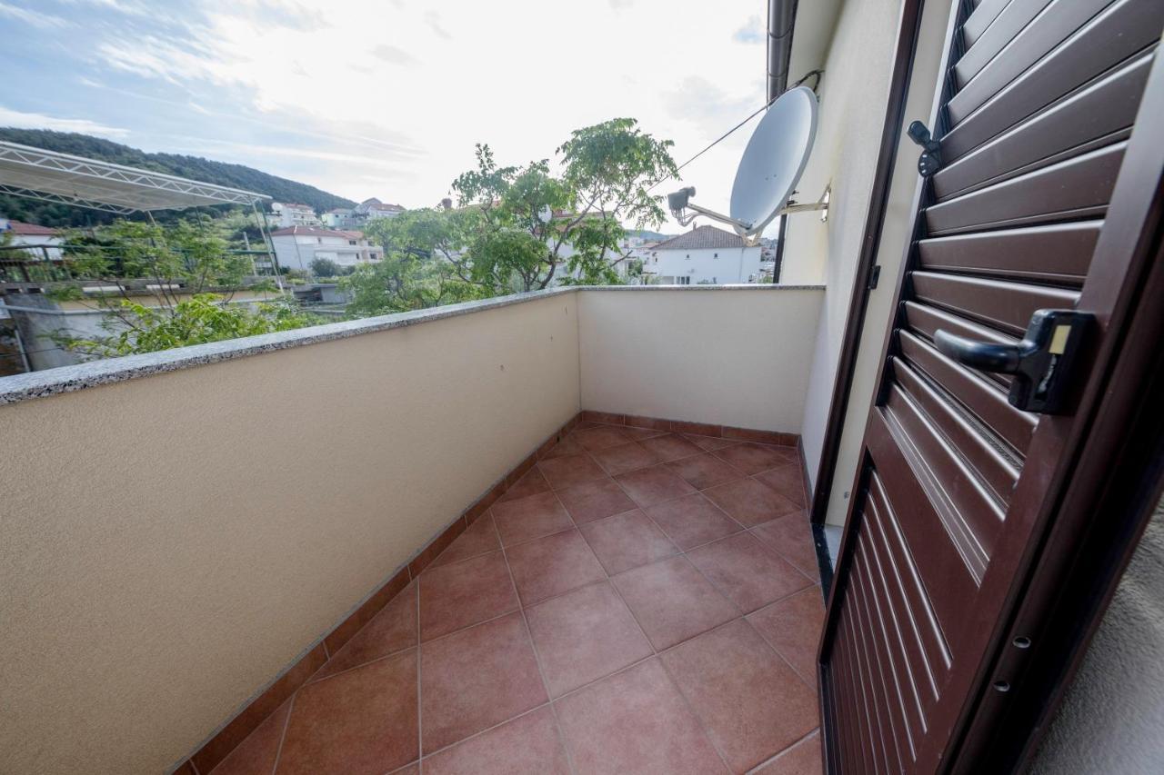 Apartments By The Sea Supetarska Draga - Donja, Rab - 11769 المظهر الخارجي الصورة