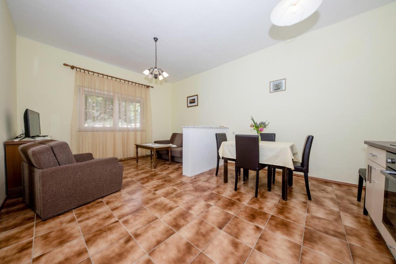 Apartments By The Sea Supetarska Draga - Donja, Rab - 11769 المظهر الخارجي الصورة