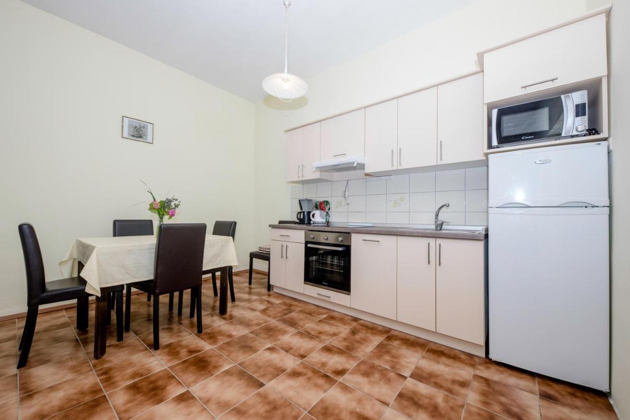 Apartments By The Sea Supetarska Draga - Donja, Rab - 11769 المظهر الخارجي الصورة