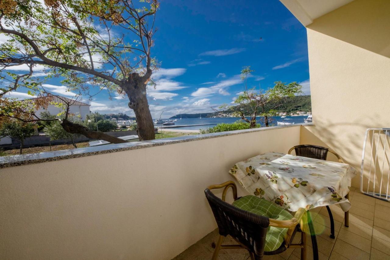 Apartments By The Sea Supetarska Draga - Donja, Rab - 11769 المظهر الخارجي الصورة